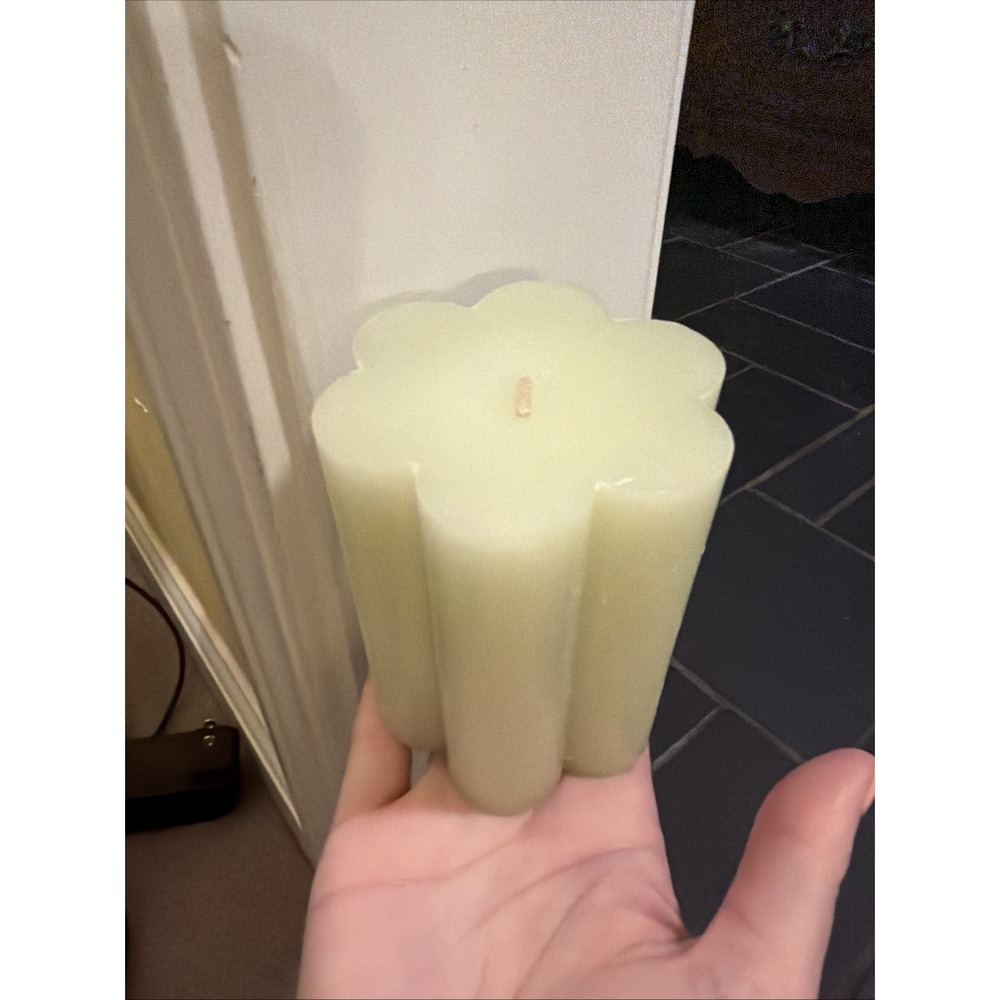 Room Essentials Wizzard Green Flower Shaped Pillar Candle Unscented 25hr Burn